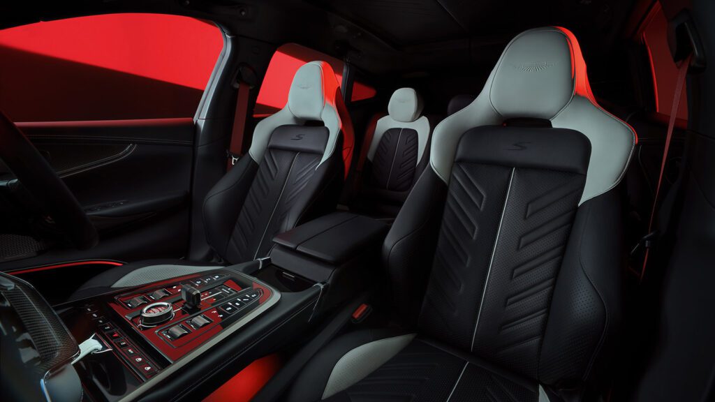 Aston Martin DBX S SUV 727 pk V8 (2025)