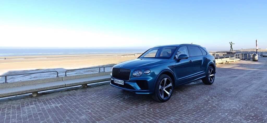 Bentley Bentayga EWB Azure Riviera Collection: Uniek rijdend kunstwerk uit Groot-Brittannië
