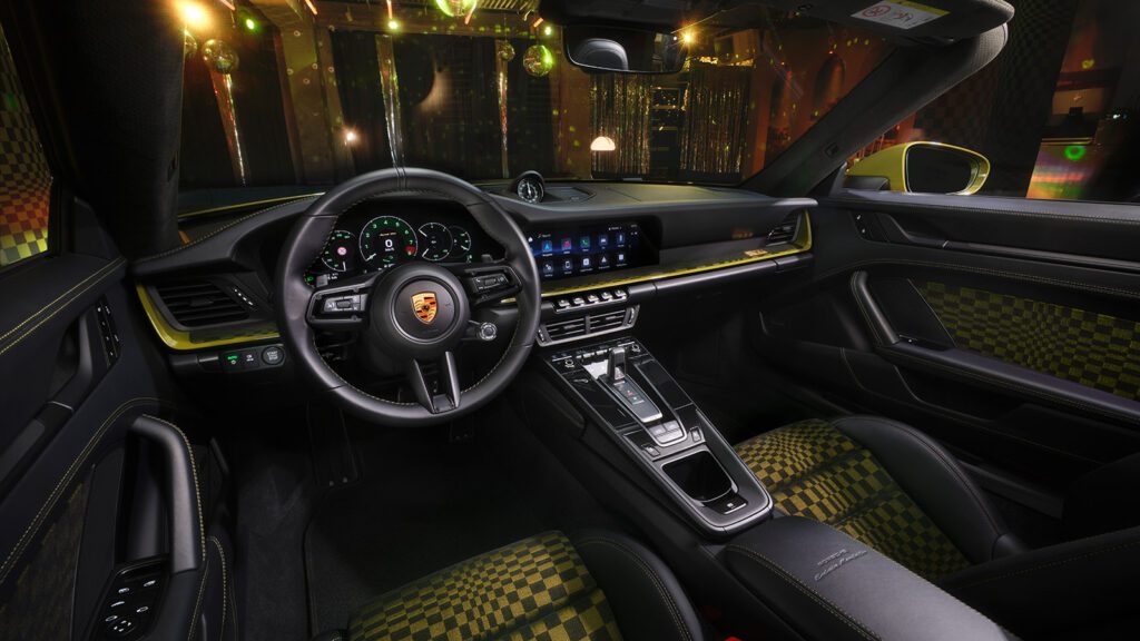 Porsche 911 Spirit 70 GTS T-Hybrid Cabriolet Heritage Design 541 pk (2025)
