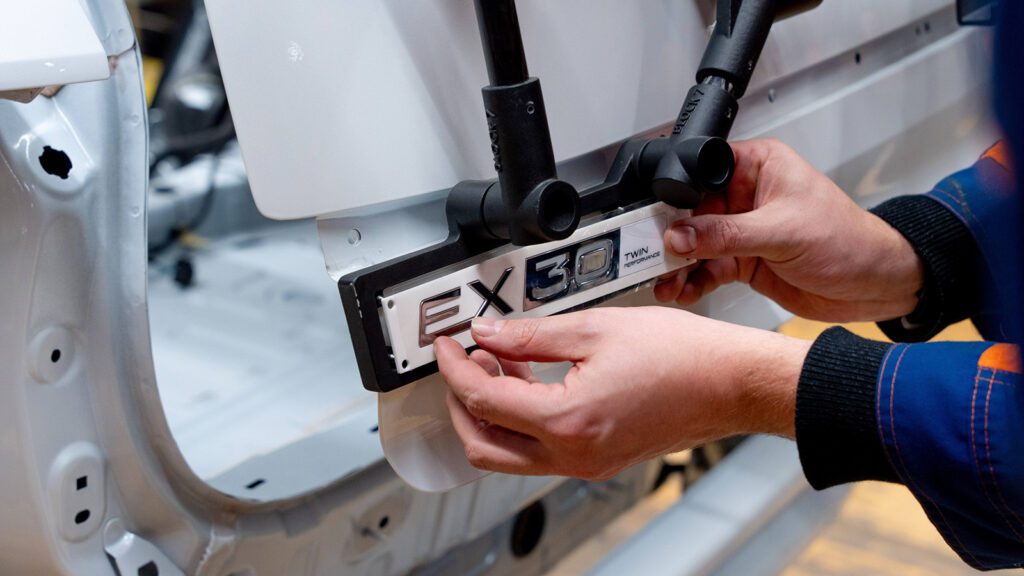 Vree wijs: Volvo EX30 EV SUV rolt nu ook van de band in Gent!