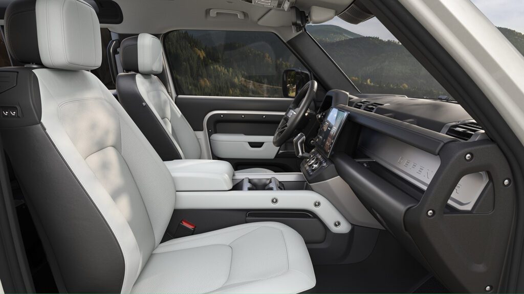 Land Rover Defender update SUV offroader MY26 (2025)