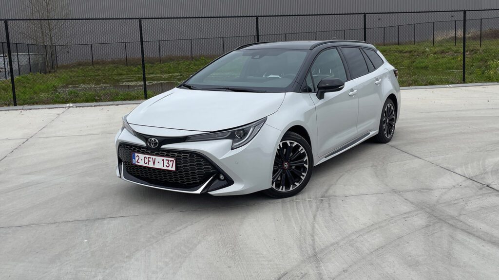 Test Toyota Corolla Touring Sports TS GR Sport 2.0 Hybrid 184 pk MY22 HEV (2024)