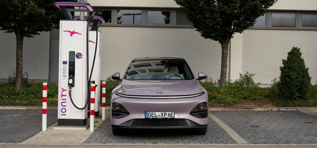 Thuisladen van elektrische bedrijfswagens: CREG verhoogt forfaits voor 2026