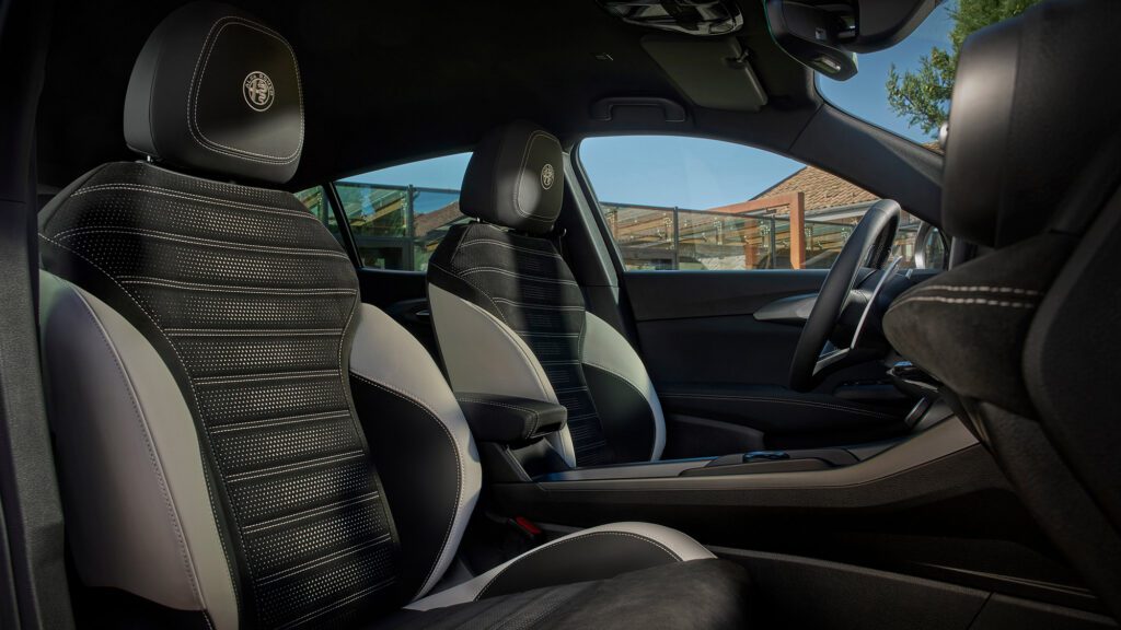 Alfa Romeo Tonale facelift crossover (2025)