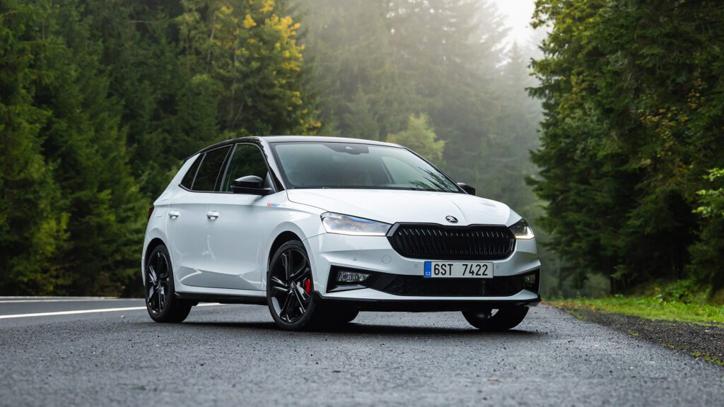 Skoda Fabia 130 is geen RS maar wel een sportief verjaardagscadeau (2025)