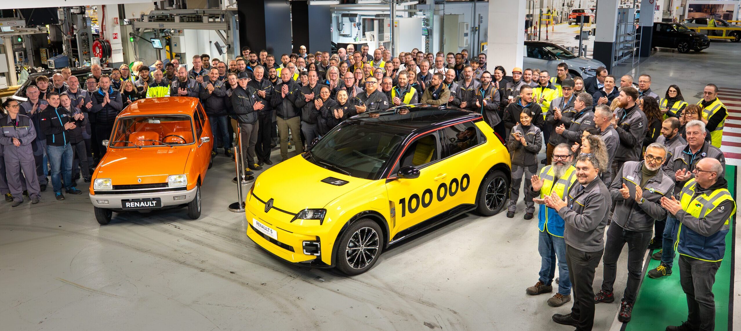 Champagne! Renault 5 E-Tech is al 100.000 keer van de band gerold