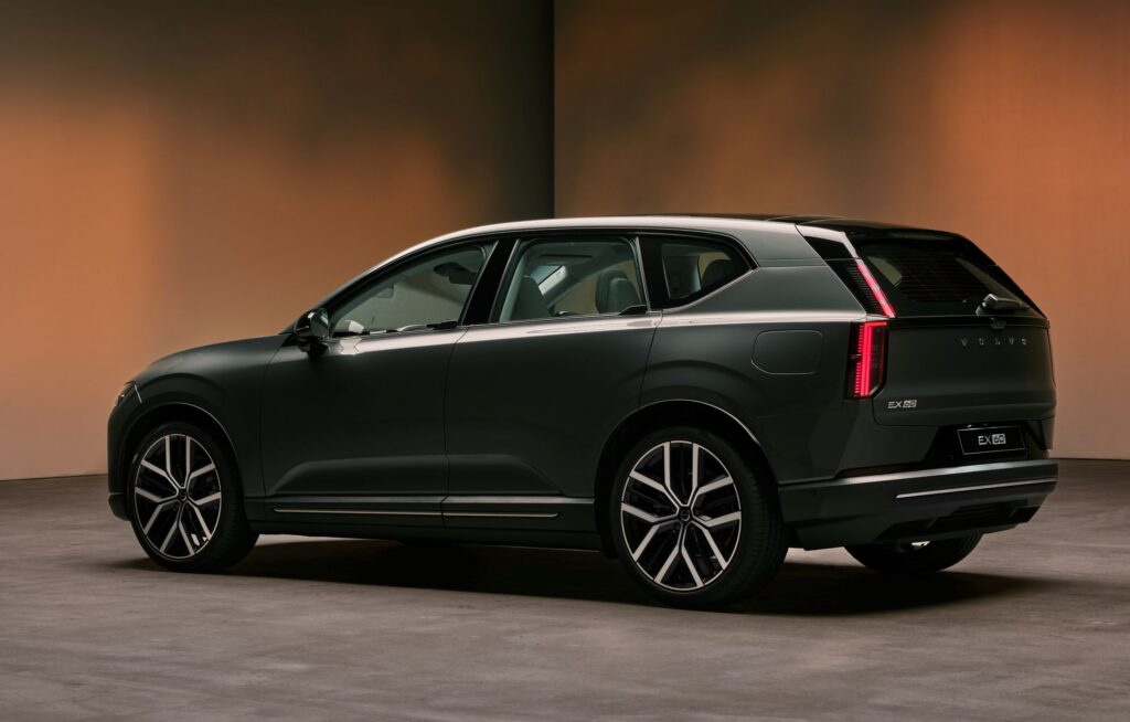 Hier is de nieuwe Volvo EX60: goedkoper dan XC60, tot 810 km rijbereik en ultrasnel laden