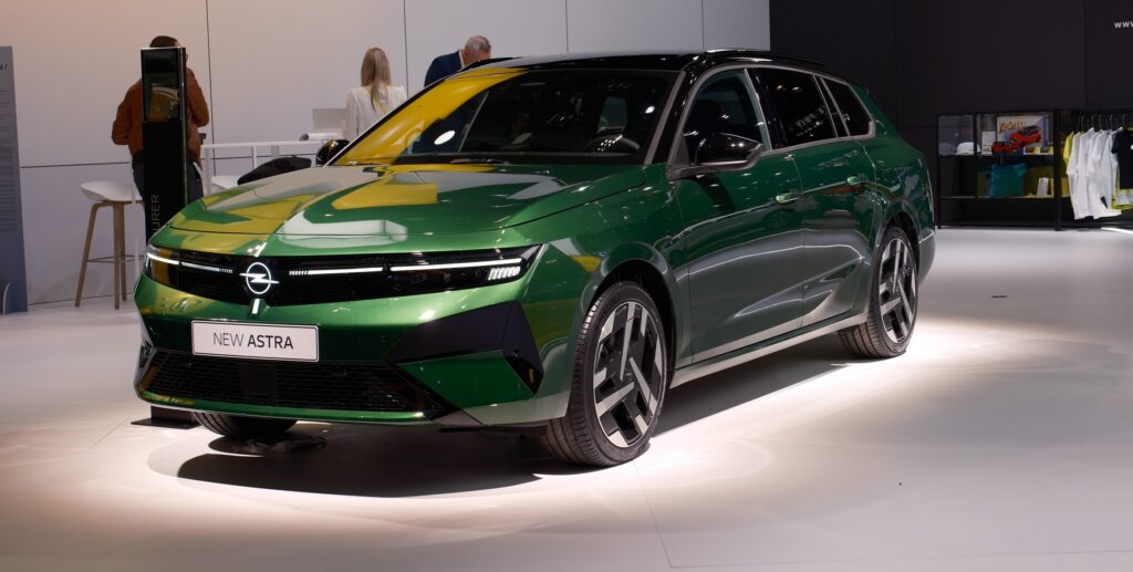 Opel Astra facelift schittert in wereldpremière op het Autosalon