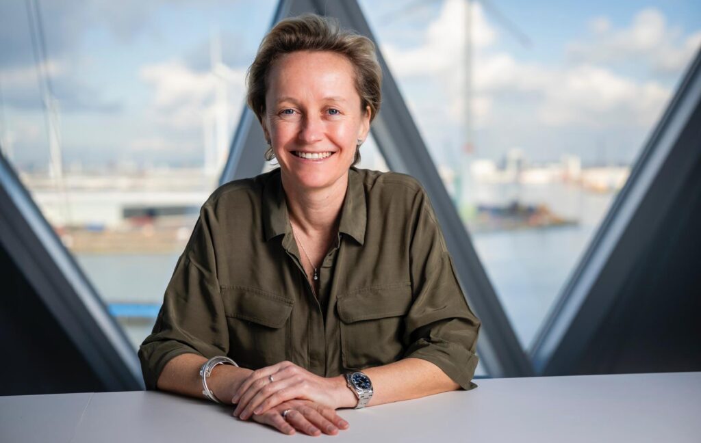 Interview Vlaams minister van mobiliteit Annick De Ridder: “Ik weiger mee te gaan in een discours dat mensen een schuldgevoel aanpraat.”