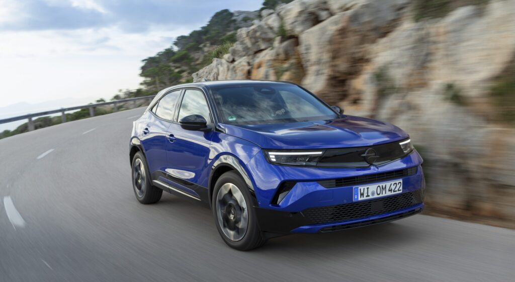 Test Opel Mokka Hybrid: extra luxe en tech laten deze crossover schitteren