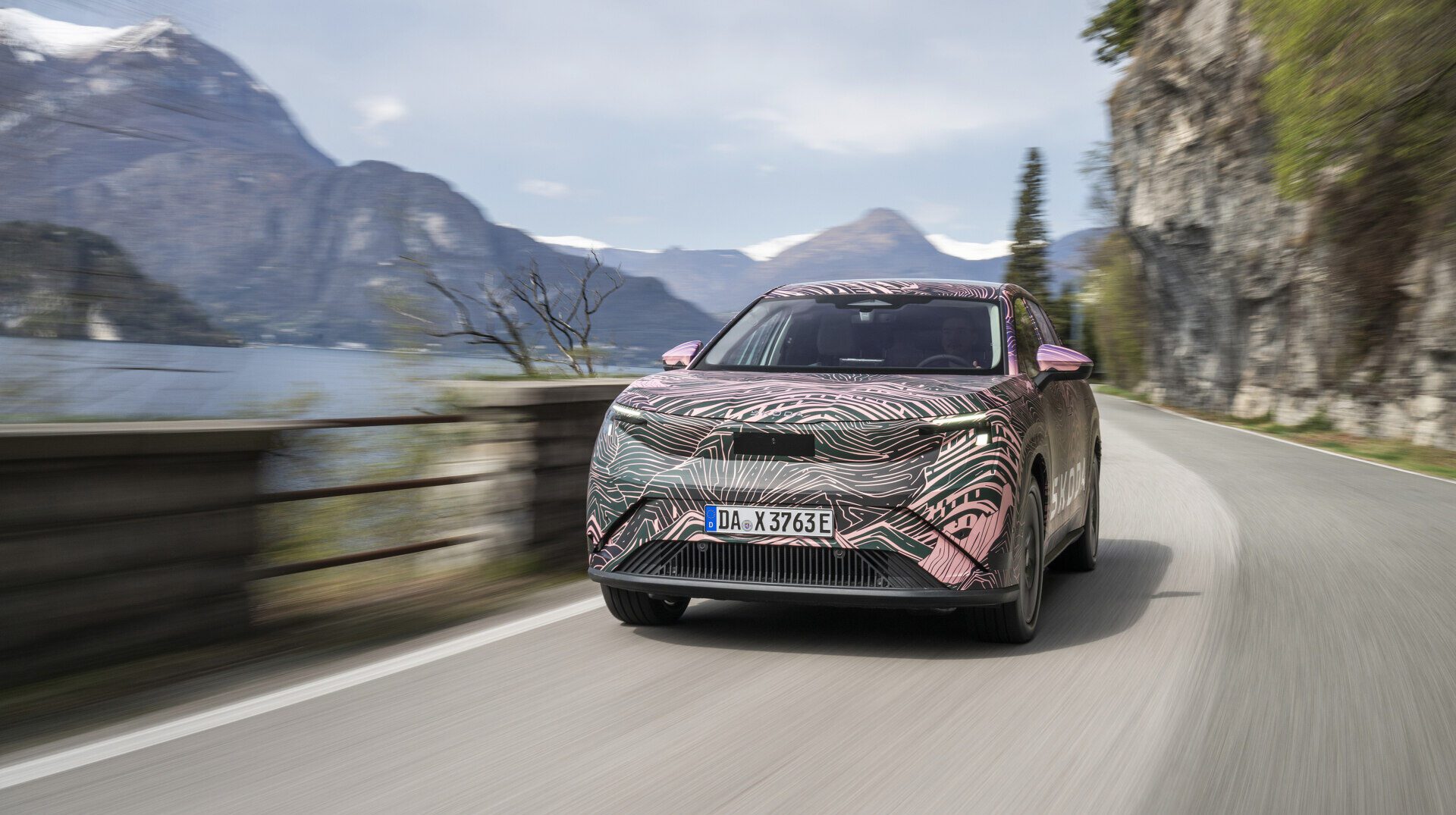 Skoda toont de gecamoufleerde Peaq: elektrische SUV met zeven zitplaatsen en 600 km bereik