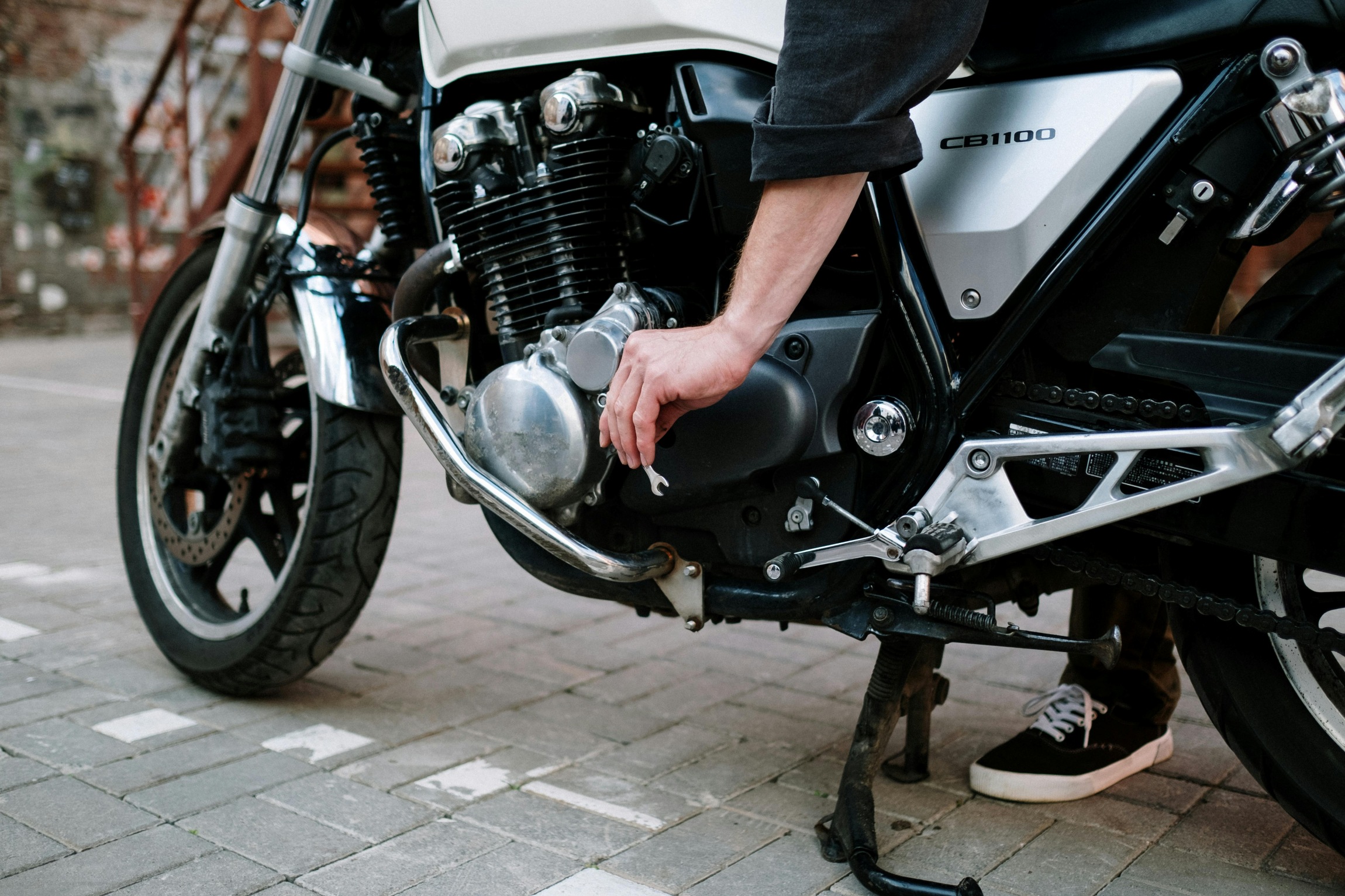 Waarom stralen zo geliefd is bij auto- en motorliefhebbers: Stralen als resetknop voor carrosserie en onderdelen