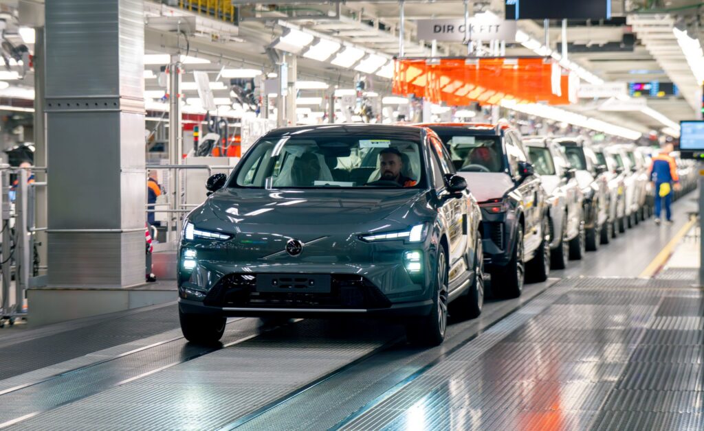 Volvo start de productie van de EX60. CEO Samuelsson is overtuigd dat de auto helemaal “on point” is