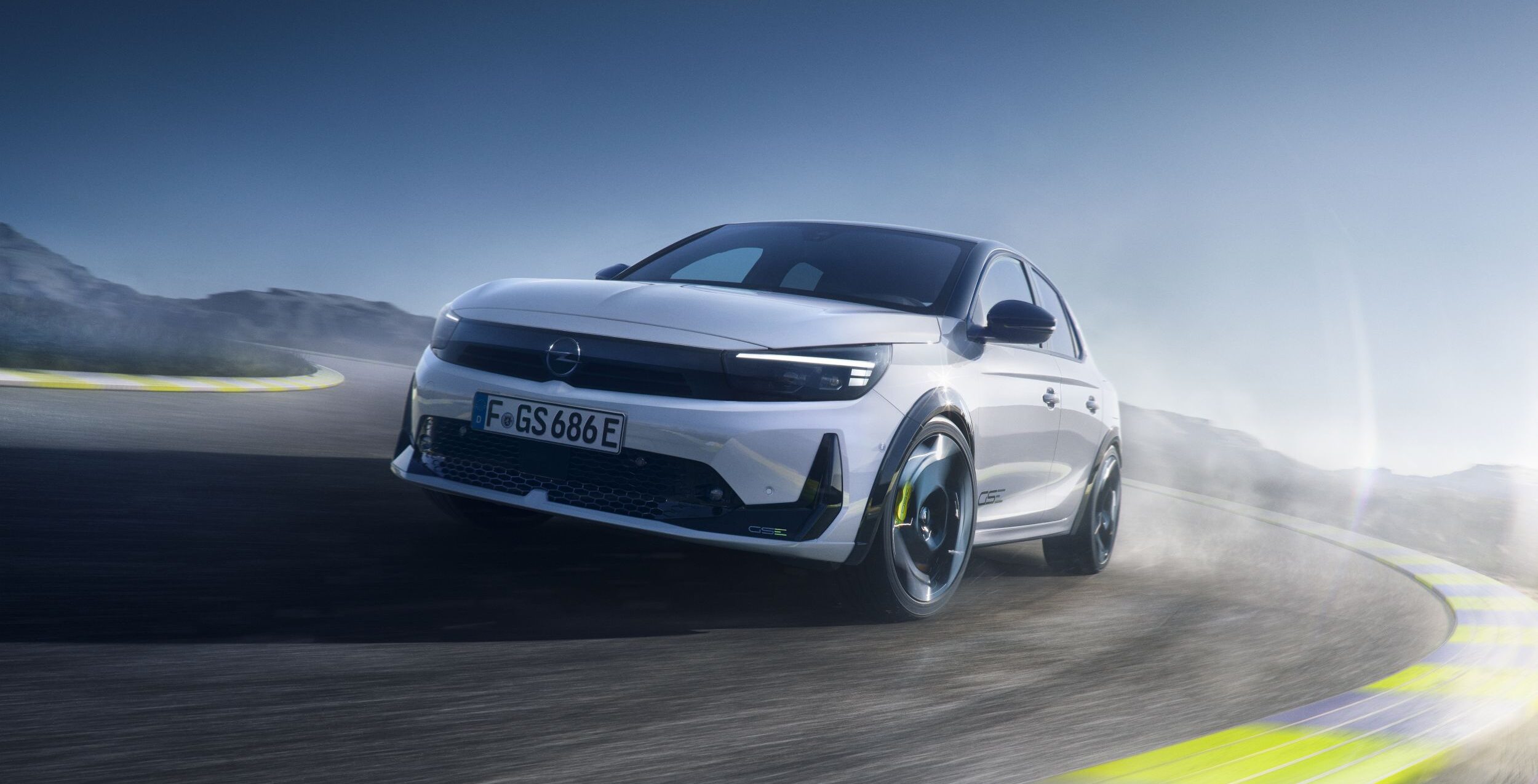 Opel toont eindelijk zijn krachtige en snelle (elektrische) Corsa GSE