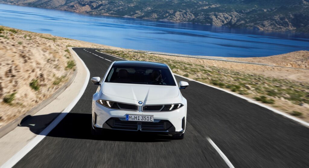 BMW luistert naar ongeduldige klanten en opent de orderboeken van de elektrische i3: eerste First Edition krijgt zelf sportpakket standaard