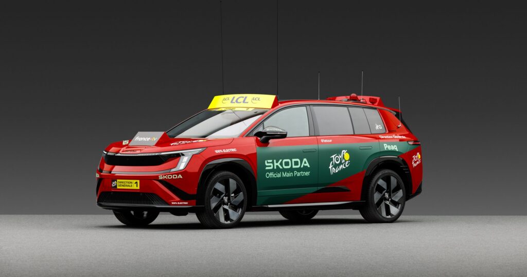 Gloednieuwe Skoda Peaq meteen al auto van koersdirecteur in Tour de France