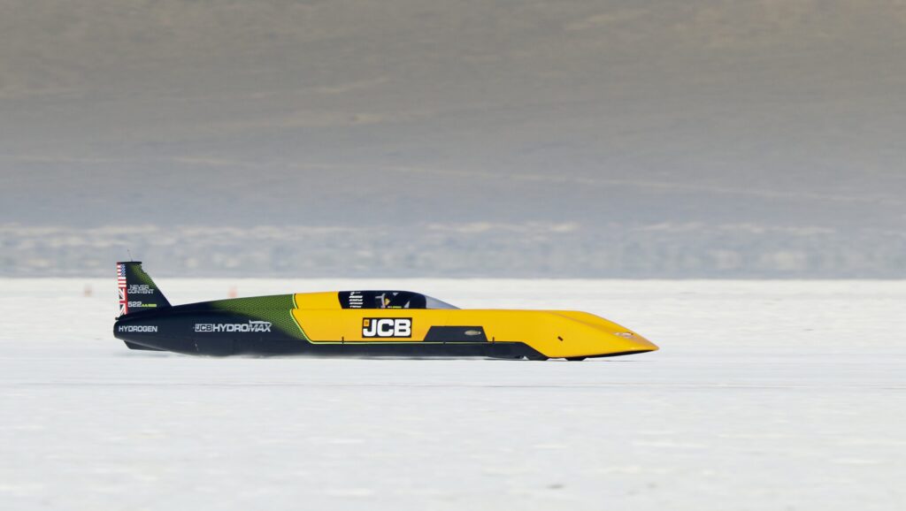 JCB Hydromax vestigt met een snelheid van 654 km/u nieuw wereldrecord voor waterstofvoertuigen
