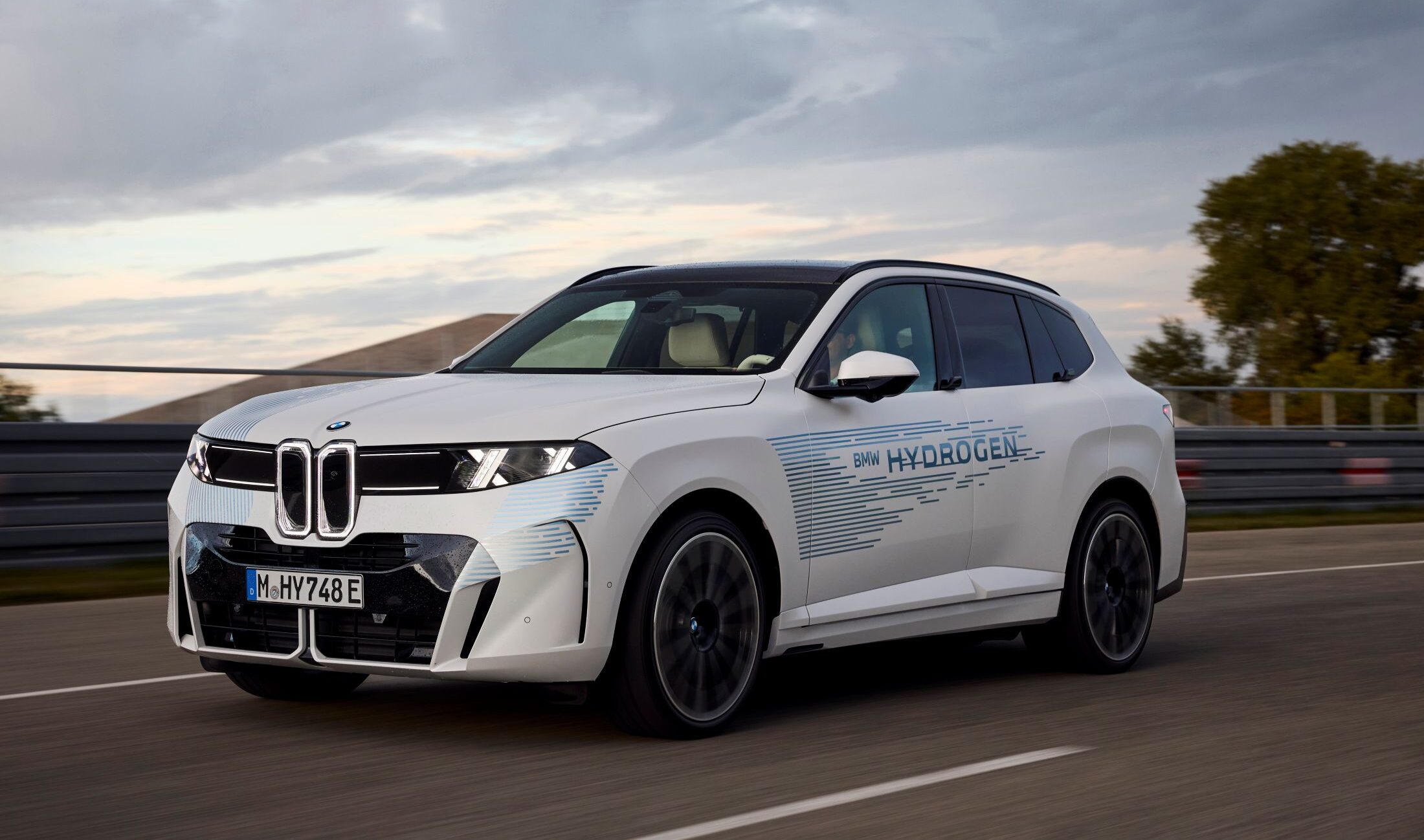 BMW wil ook geschiedenis schrijven met de iX5 Hydrogen op waterstof