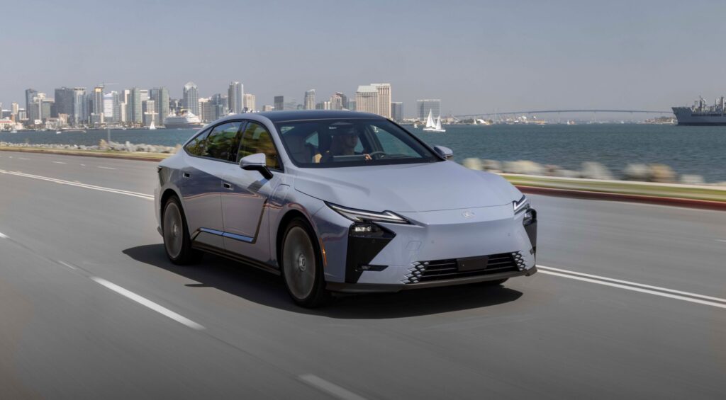 Test Lexus ES 350e: als het dan toch eens niet Duits hoeft te zijn